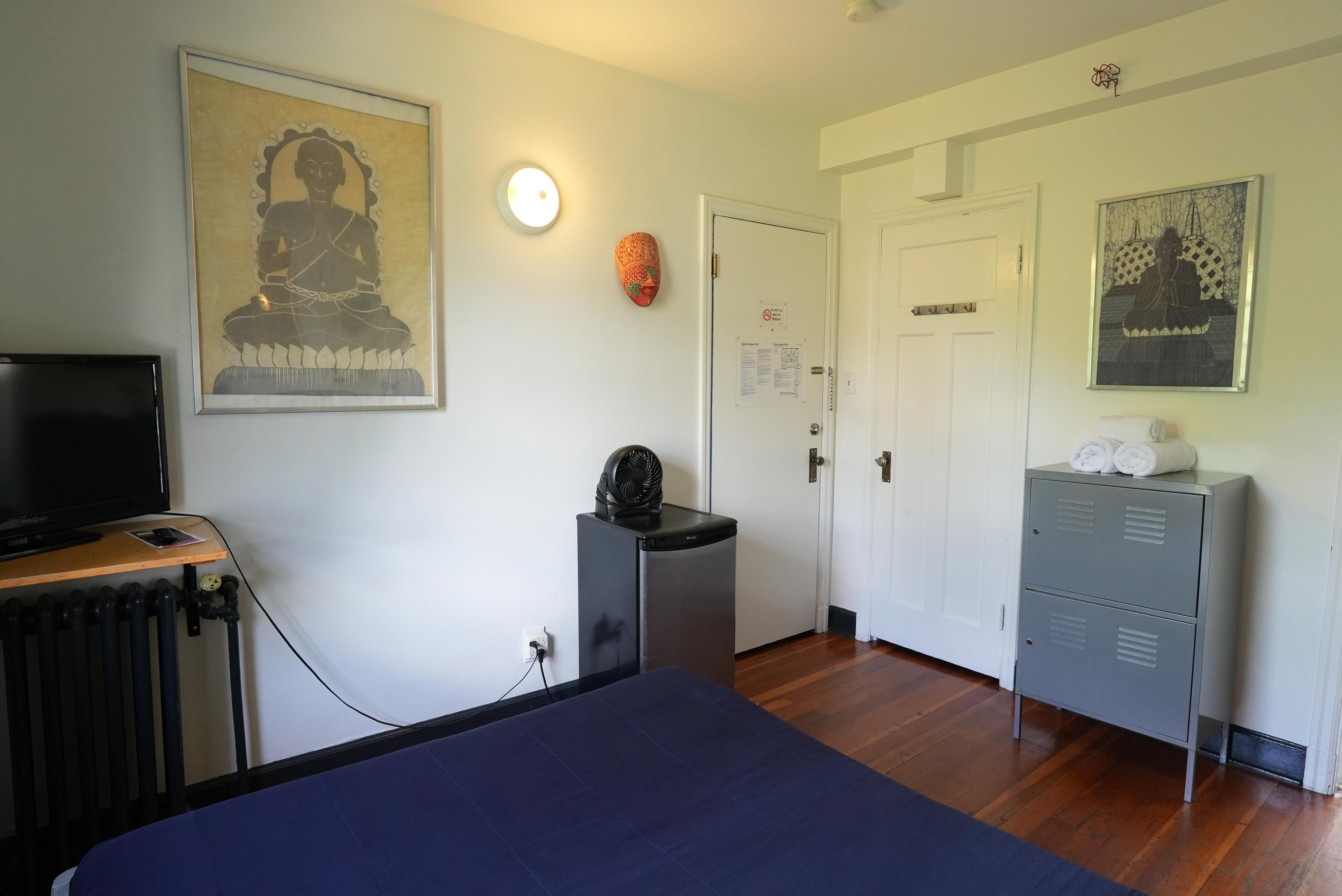 Queen Room, Ensuite Bathroom - Image 5