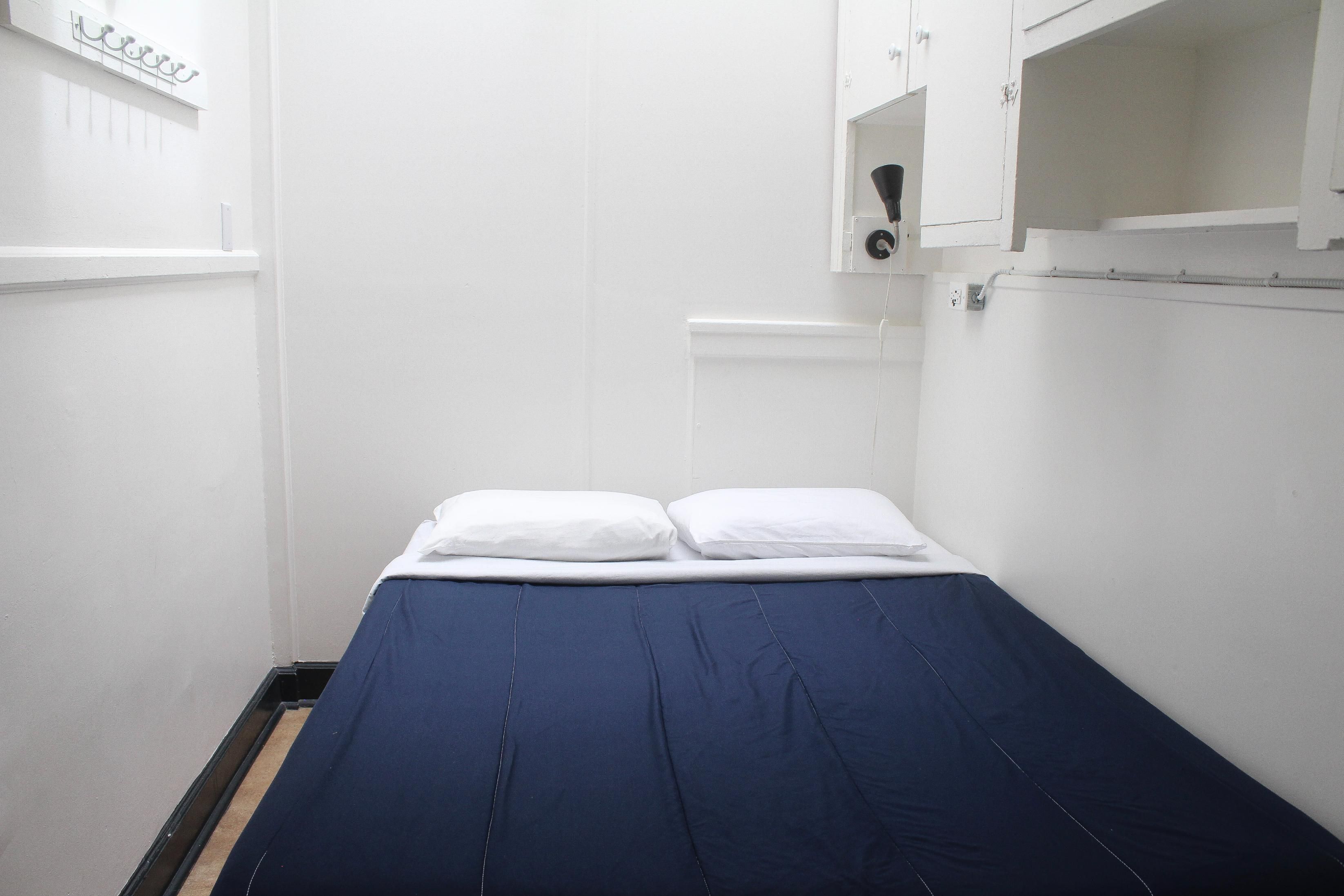 micro double room no window