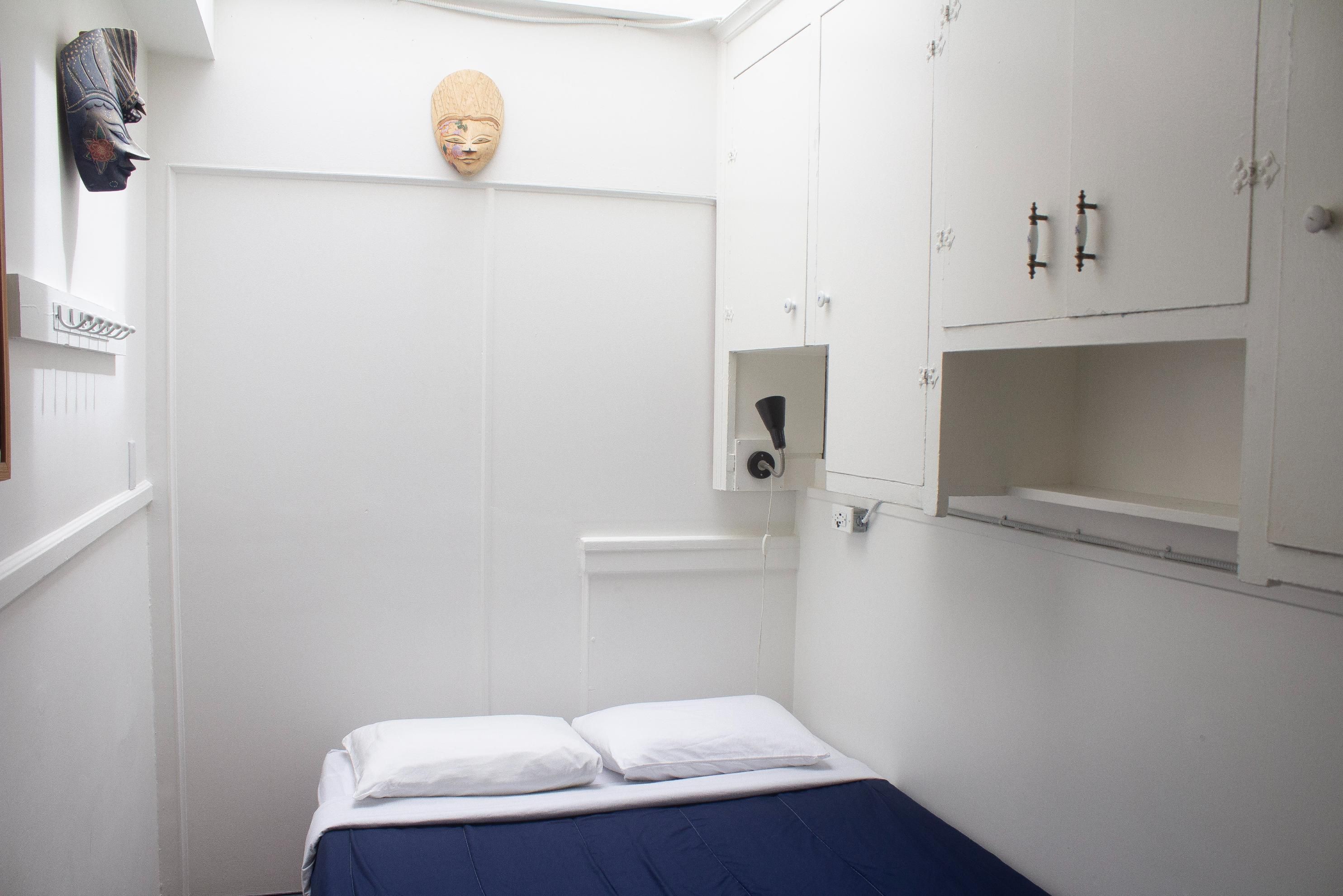 micro double room no window