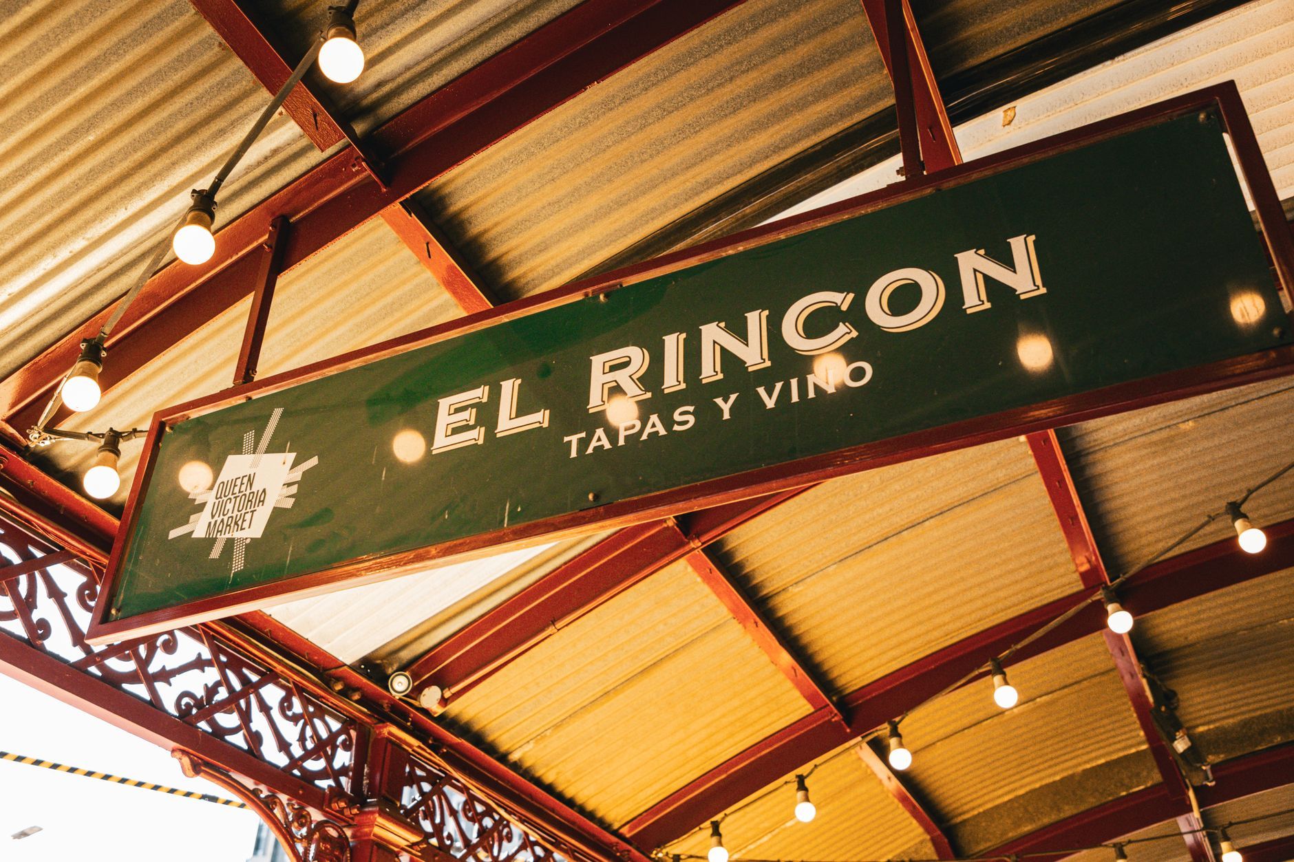 The Best Dive Bars in Victoria, BC: Where the Real Locals Actually Drink — photo: Macourt Media / Pexels