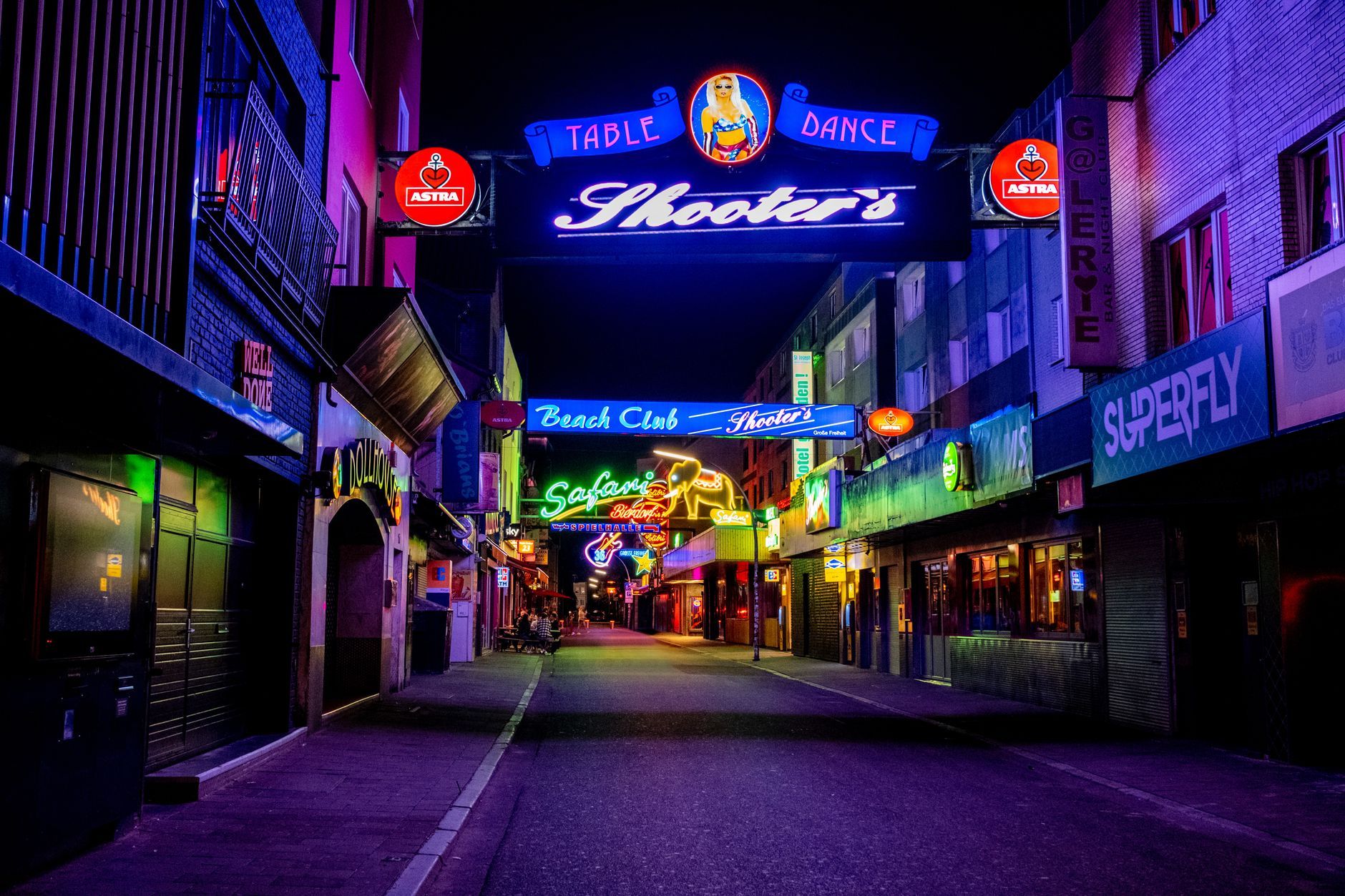The Best Dive Bars in Victoria, BC: A Local's Guide to the Good, Grimy and Genuinely Fun — photo: Michael Kucharski / Pexels