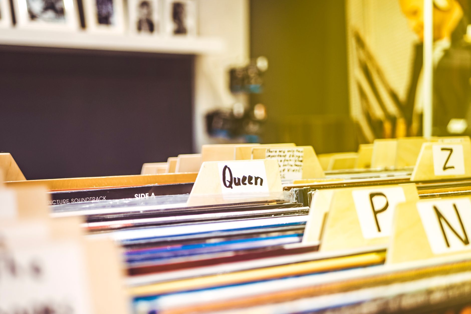 Crate Digging in Victoria: The Best Record and Vinyl Stores in the City — photo: Mike / Pexels