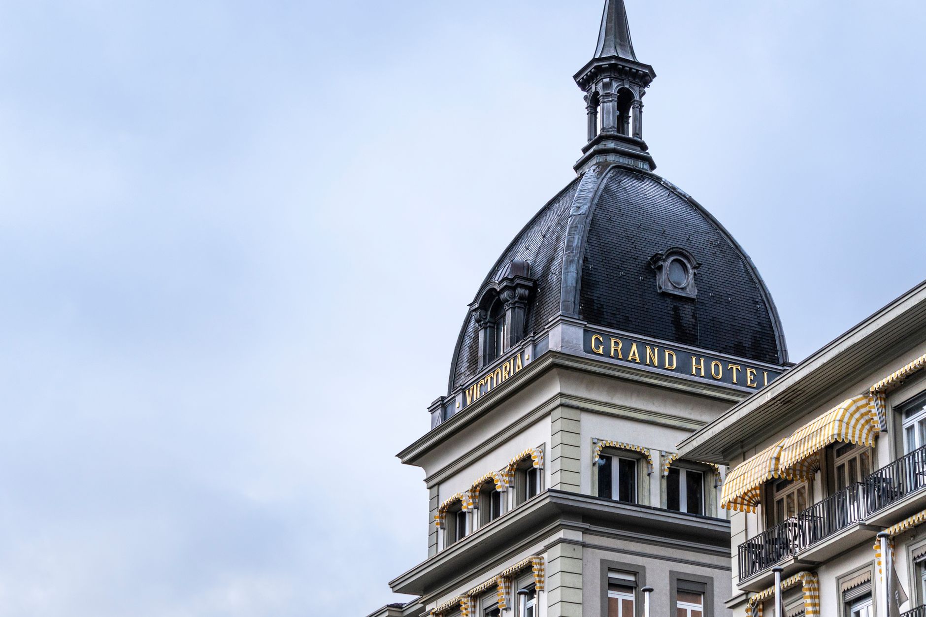Cheap Hotels in Victoria BC: A Local's Honest Guide to Affordable Stays — photo: Abhishek  Navlakha / Pexels