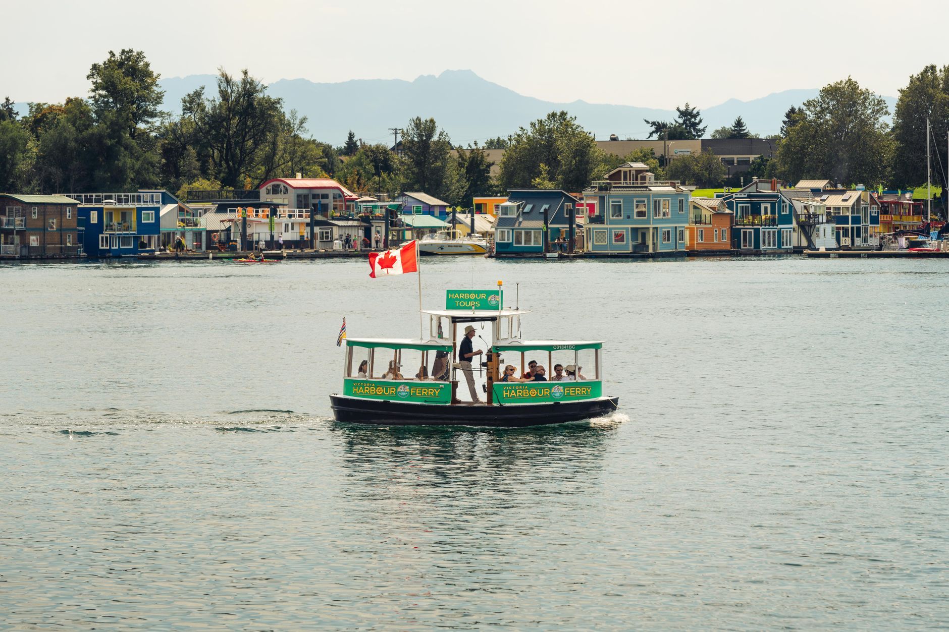 Cheap Motels in Victoria BC — And Why a Downtown Hostel Might Beat Them All — photo: Vlad Vasnetsov / Pexels