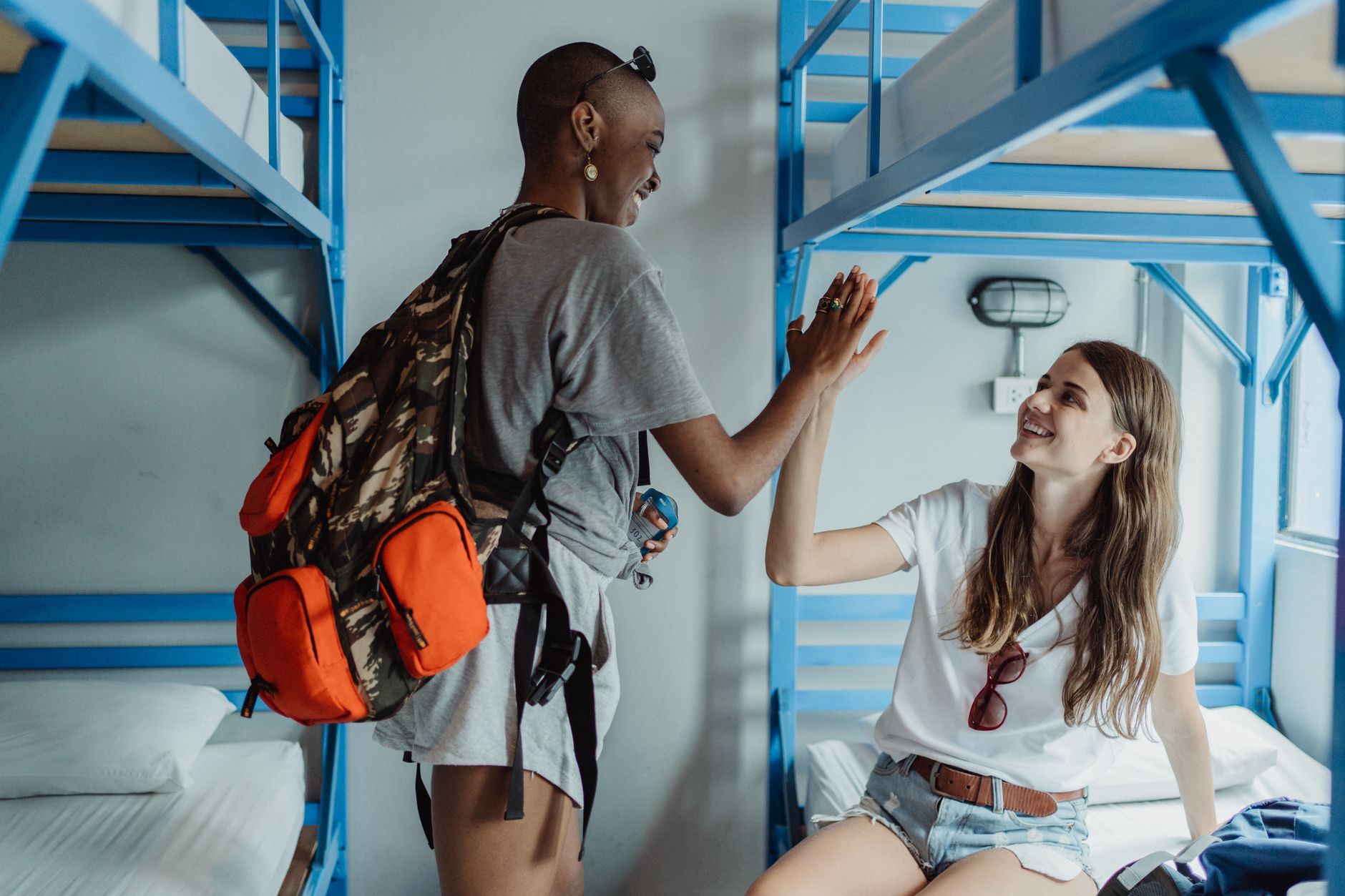 The Best Hostel in Victoria BC: Why Ocean Island Inn Is Home Base for Budget Travellers — photo: Ketut Subiyanto / Pexels