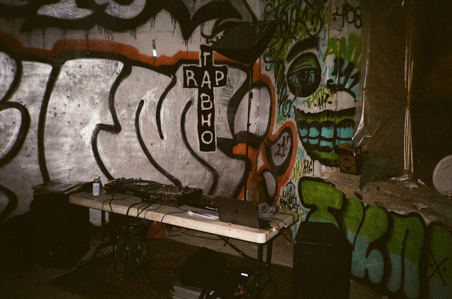 Victoria's Underground Music Scene: Where to Find the Real DIY Shows — photo: Тямаев Миша / Pexels